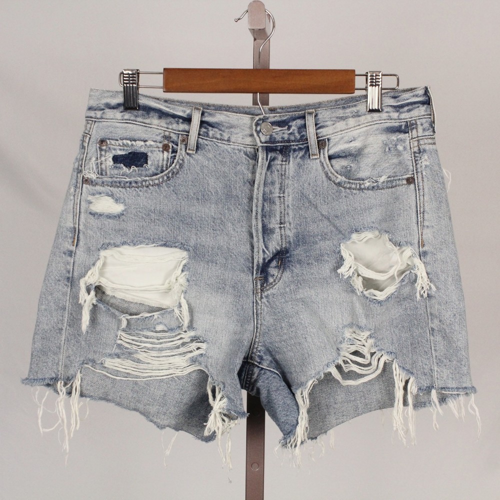 American Eagle 90's Boyfriend Short Light Wash Distressed Ripped Cut Off Shorts